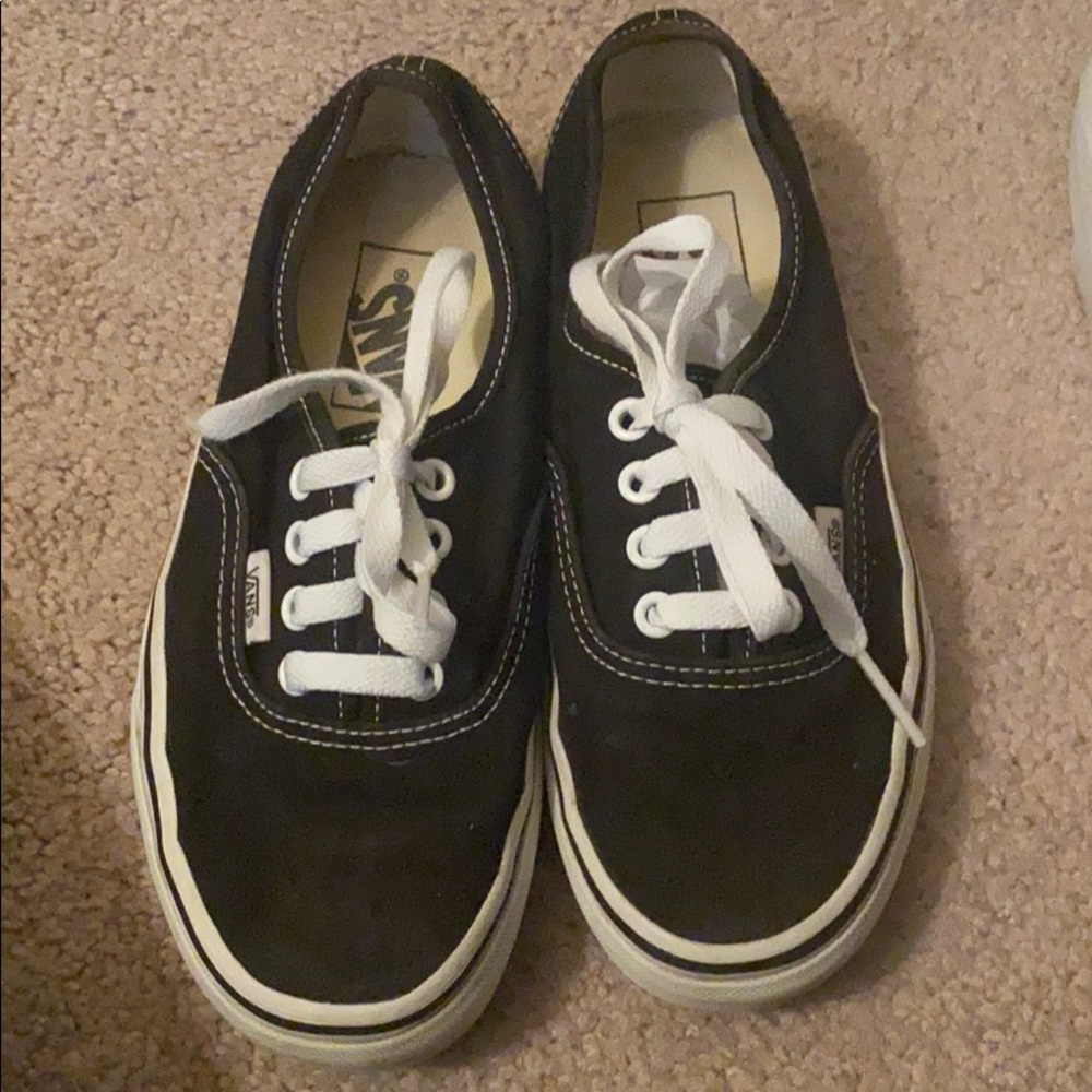 Vans men’s size 4, women’s size 5.5